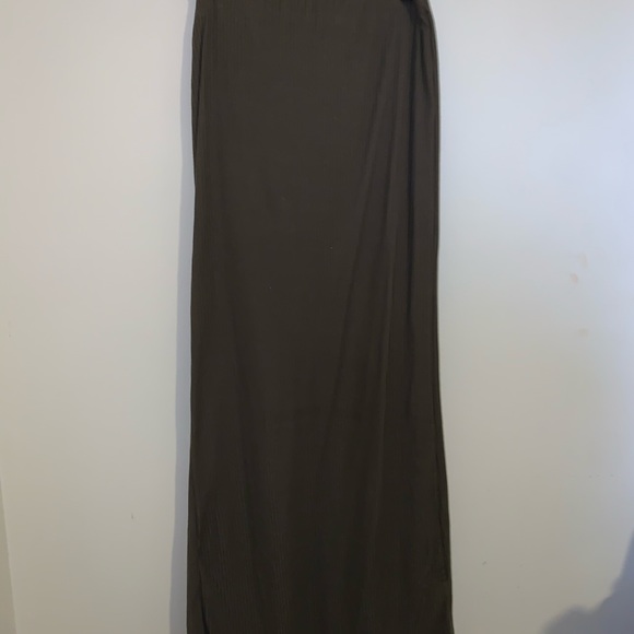 Split Skirt 💚 - Picture 3 of 3